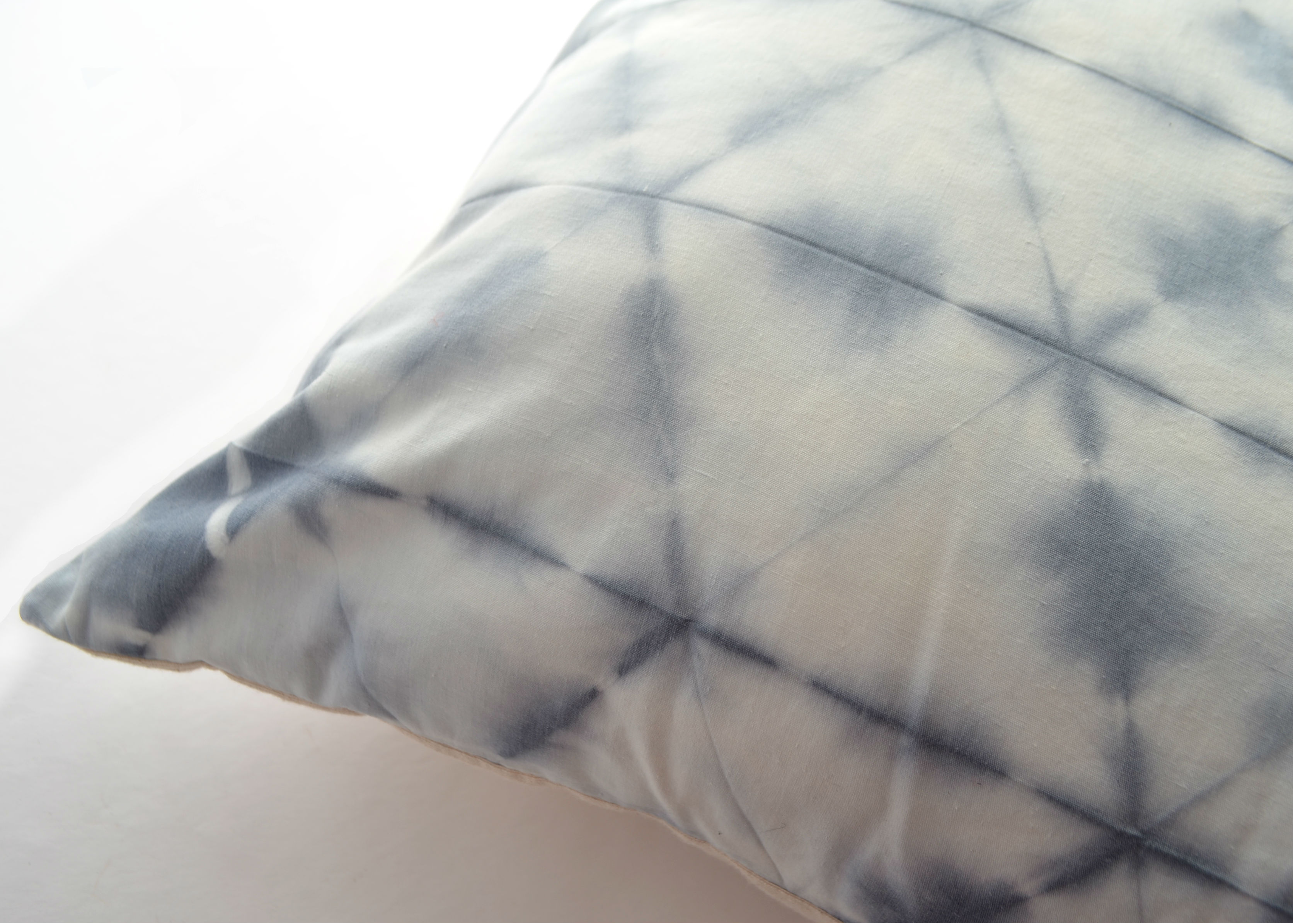  - 6.301 cojin-itajime-shibori-algodon-hecho-a-mano-chile-tie-dye.JPG