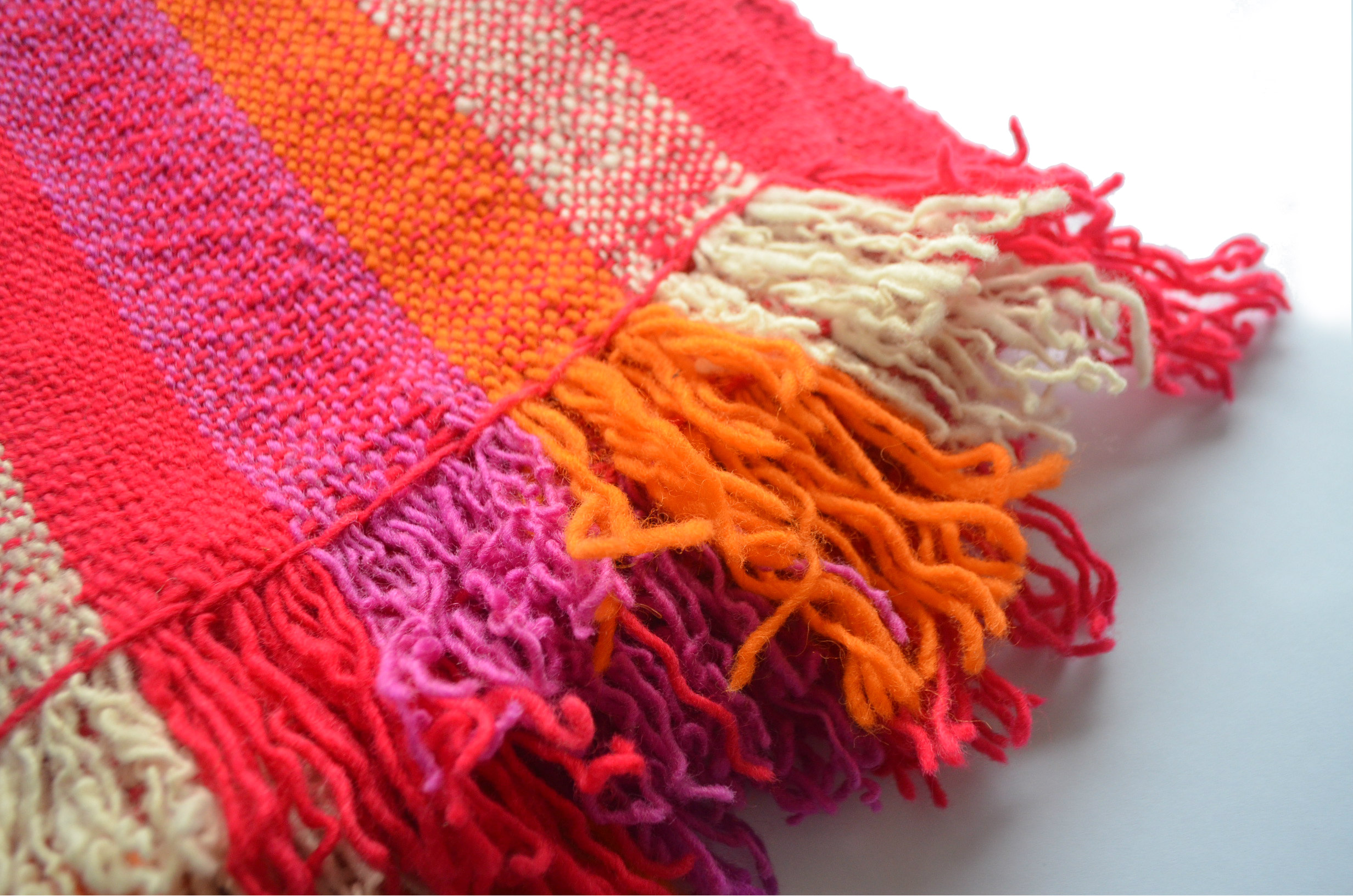  - 6.400-color-lana-telar-echarpe-telar-mapuche-textil-regalo-tintes-artesania-manos-del-alma-chile,..JPG