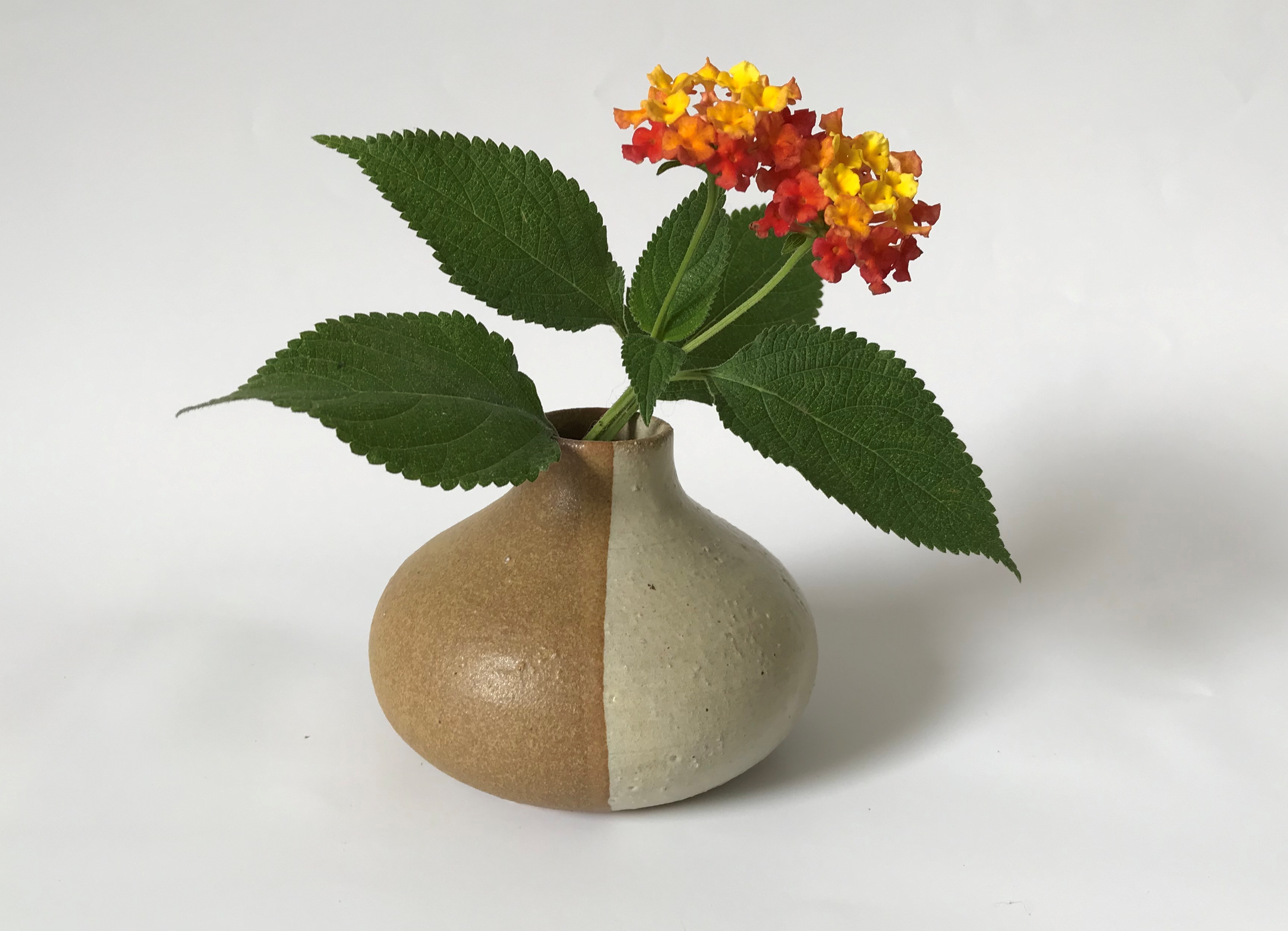  - 1.151-florero-botella-vasija-regalo-de-matrimonio-ceramica-gres-manos-del-alma-dia-de-la-madre-..jpeg