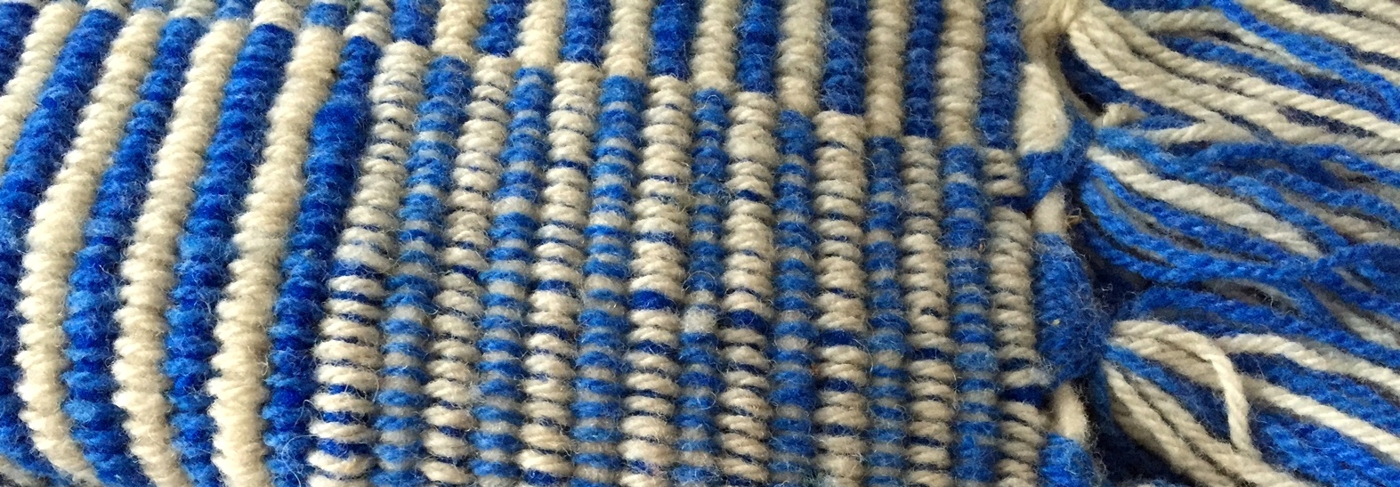  - piecera-alfombras-chales-lana-telar-mapuche-manos-del-alma-chile.JPG