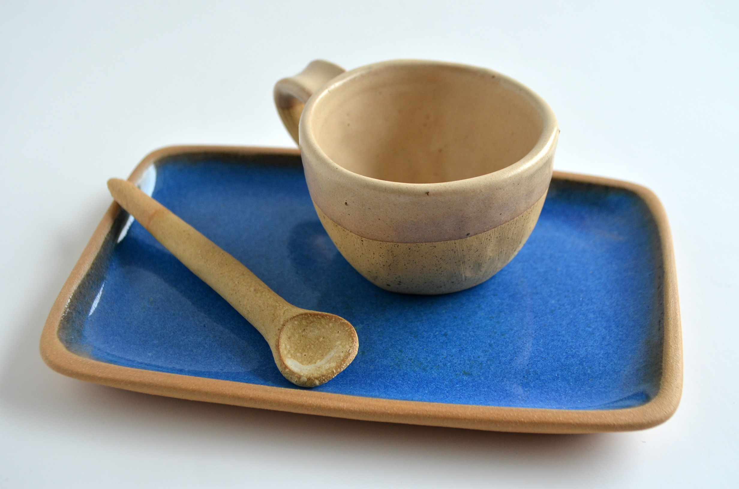  - 10.99-taza-tacita-cafe-espresso-ceramica-gres-regalo-papa-corporativo-hombre-manos-del-alma-azulino-marfil-regalo-navidad-hombre.JPG