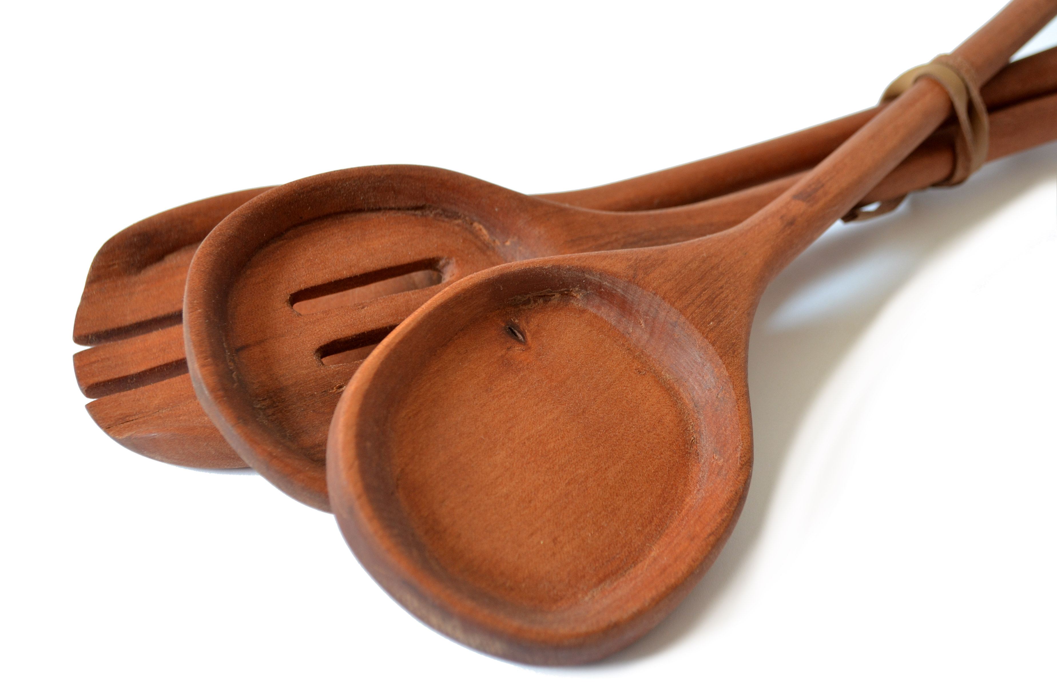  - 8.164-paleta-colador-utensilio-cuchara-madera-roble-rauli-cocina-chef-artesania-chile-regalo-sur-manos-del-alma-..JPG