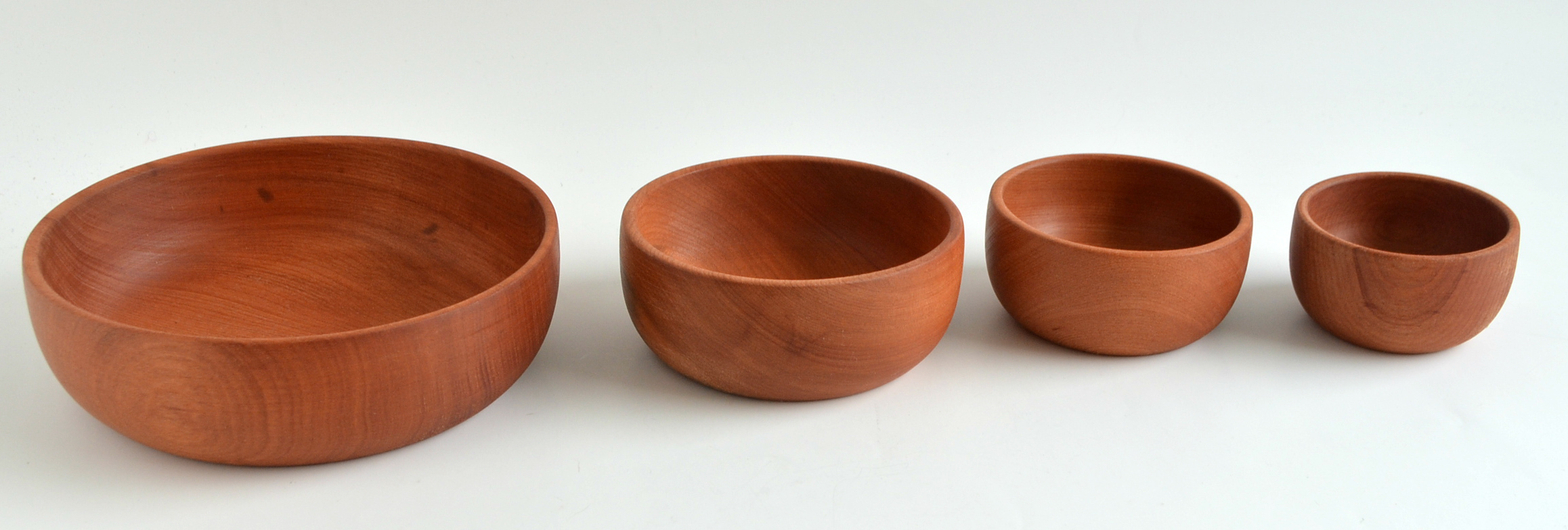  - 8.118-pocillo-cuenco-fuente-raulí-tejuela-chiloe-valdivia-aperitivo-manos-del-alma-chile-coctel-artesania-madera-nativa-cocina.JPG