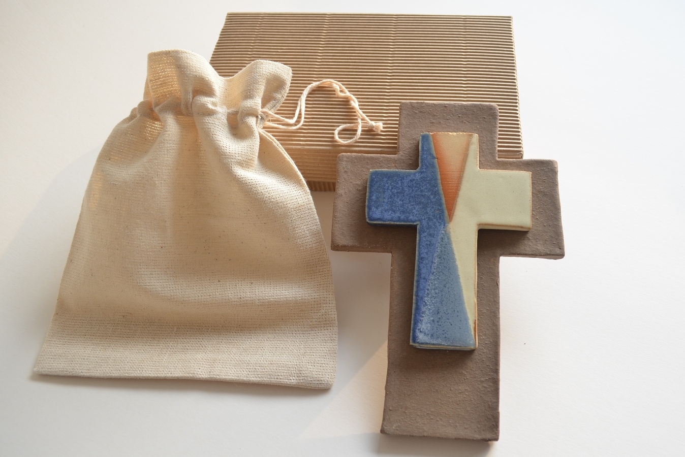  - cruz-navidad-ceramica-gres-cruz-manos-del-alma-chile.JPG