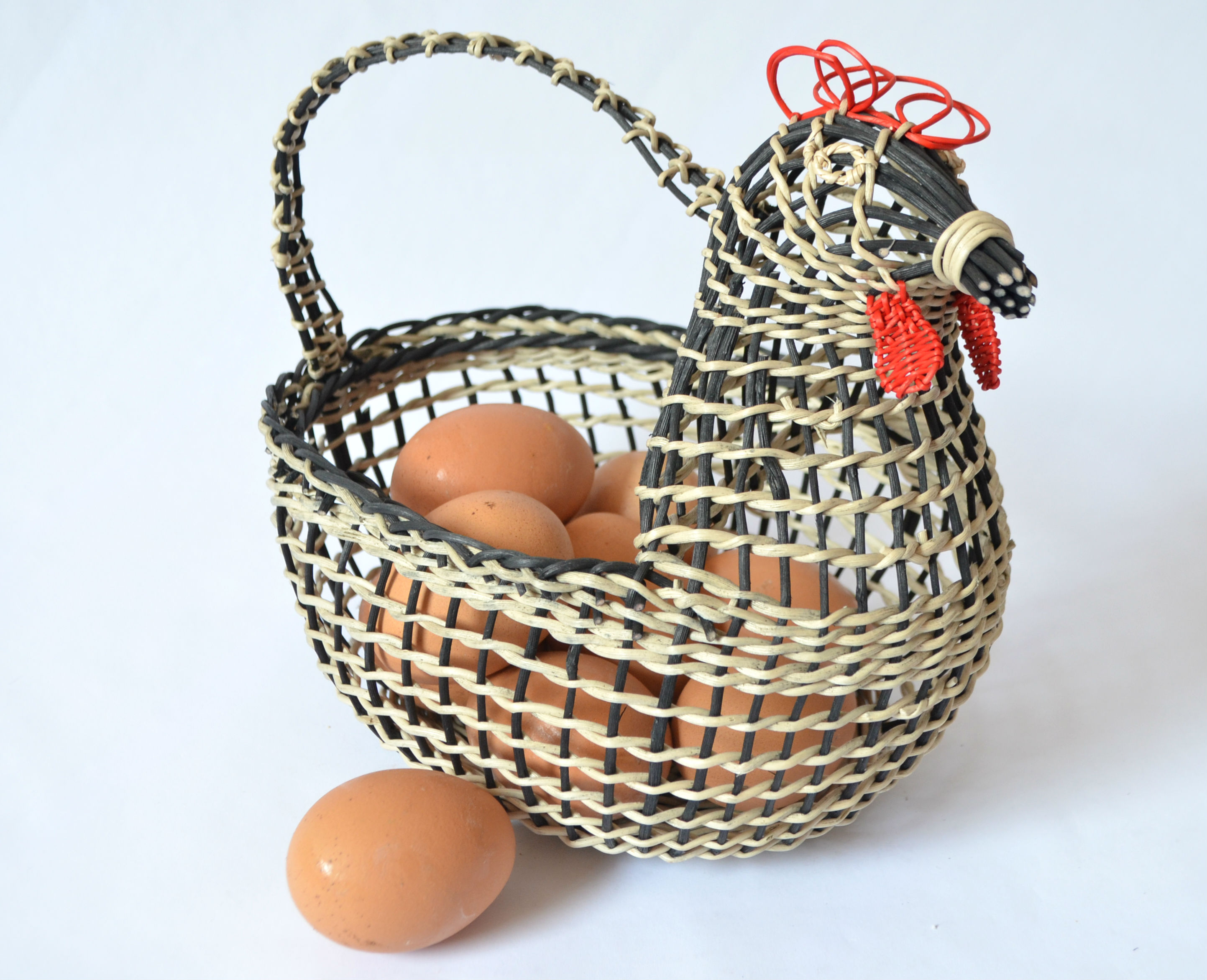  - gallina-boqui-huevos-mapuche-canasto-manos-del-alma-chile.JPG