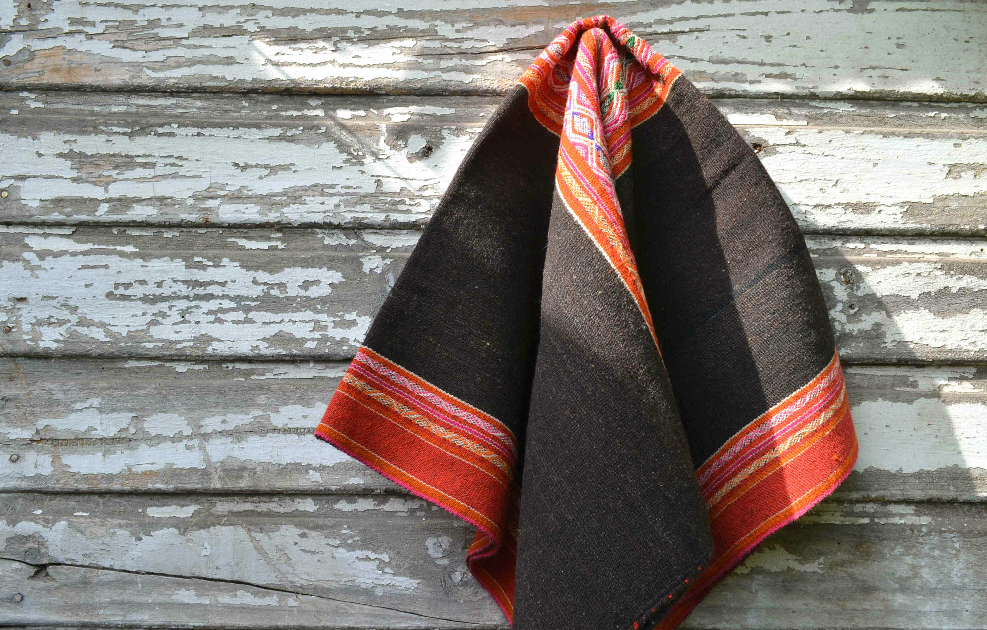  - aguayo-llijta-aymara-norte-chile-telar-guanaco-lana-alpava-color-manos-del-alma-chile-regalos-matrimonio.jpg