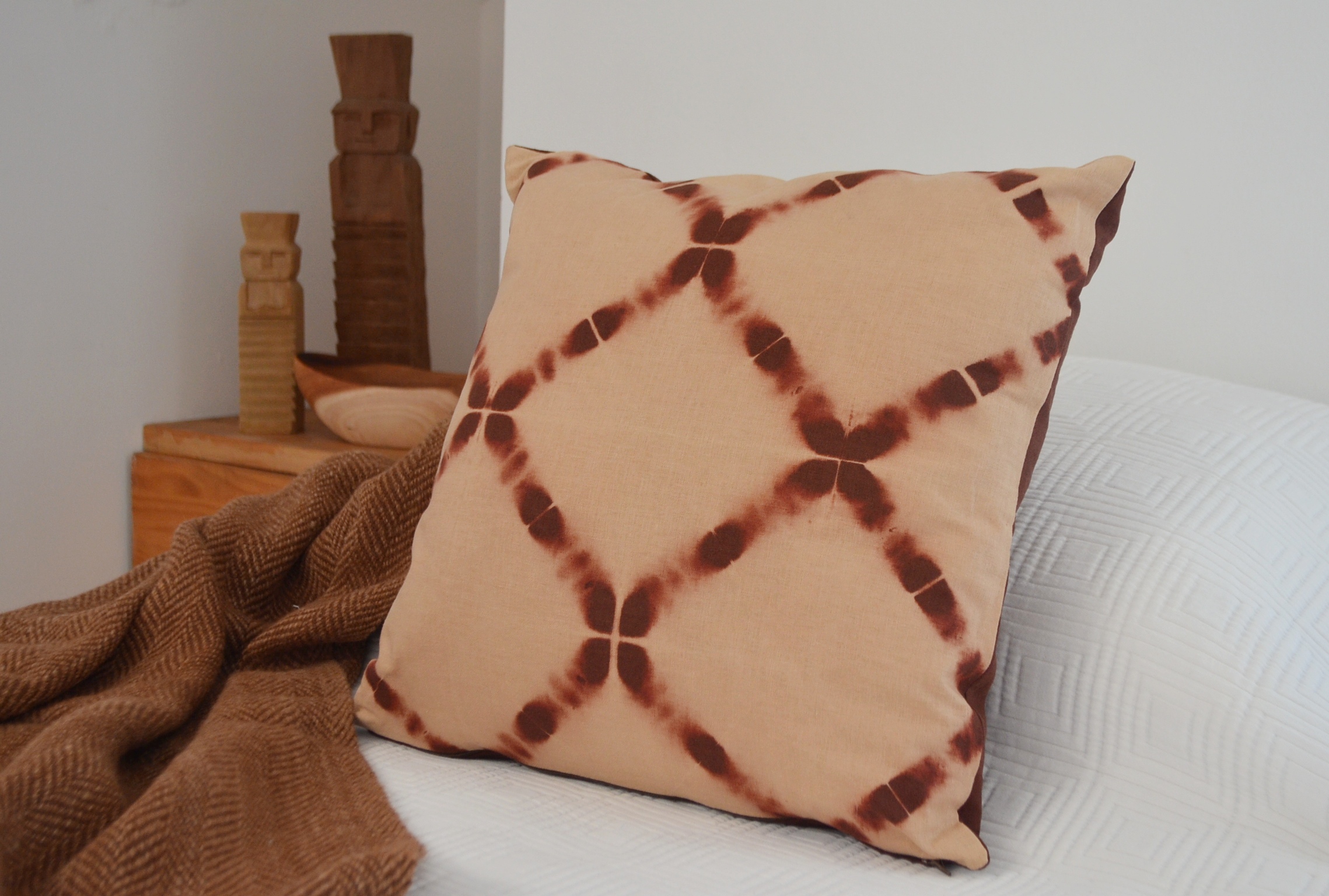  - rehue-deco-regalos-novios-madera-olivo-regalo-mama-papa-matrimonio-manos-del-alma-chile-lino-cojin-decoracion-abrigo-orono-quedate-en-casa-pandemia.jpg