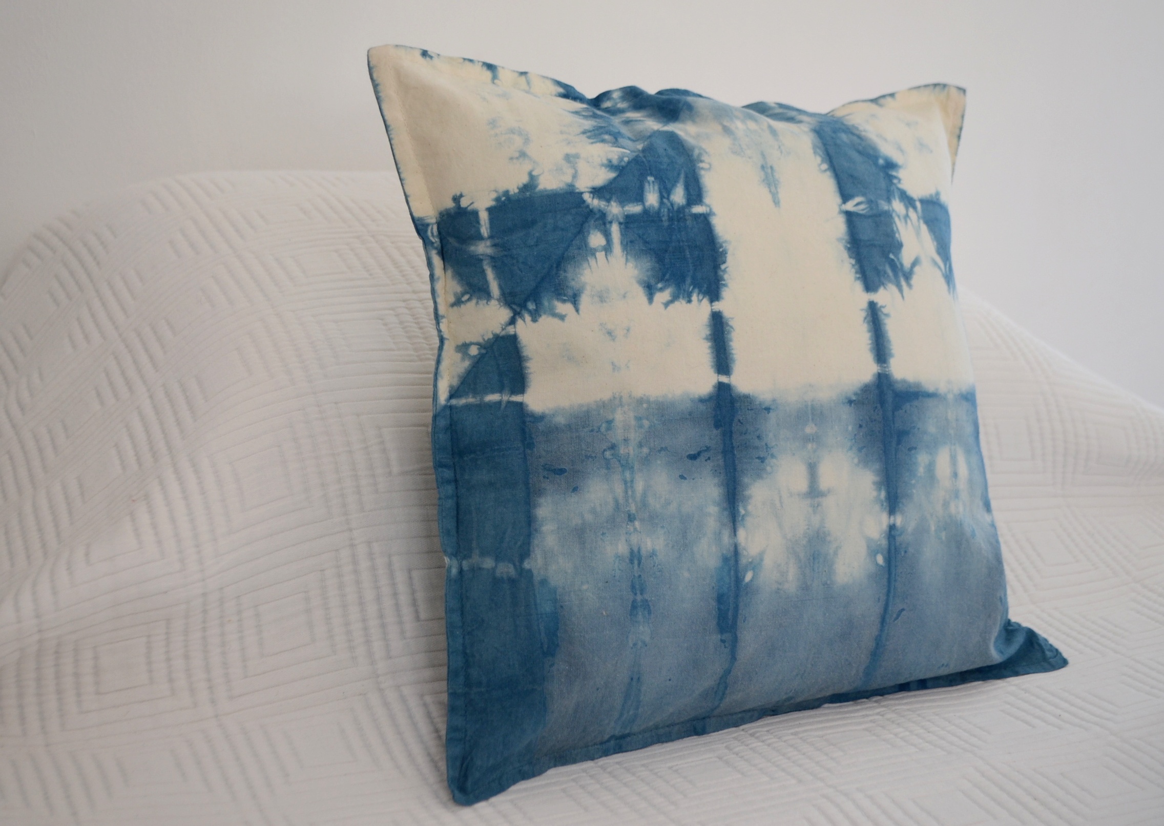  - 6.270-cojin-indigo-azul-deco-decoracion-decoradora-tintes-naturales-shibori-algodon-manos-del-alma-regalo.jpg