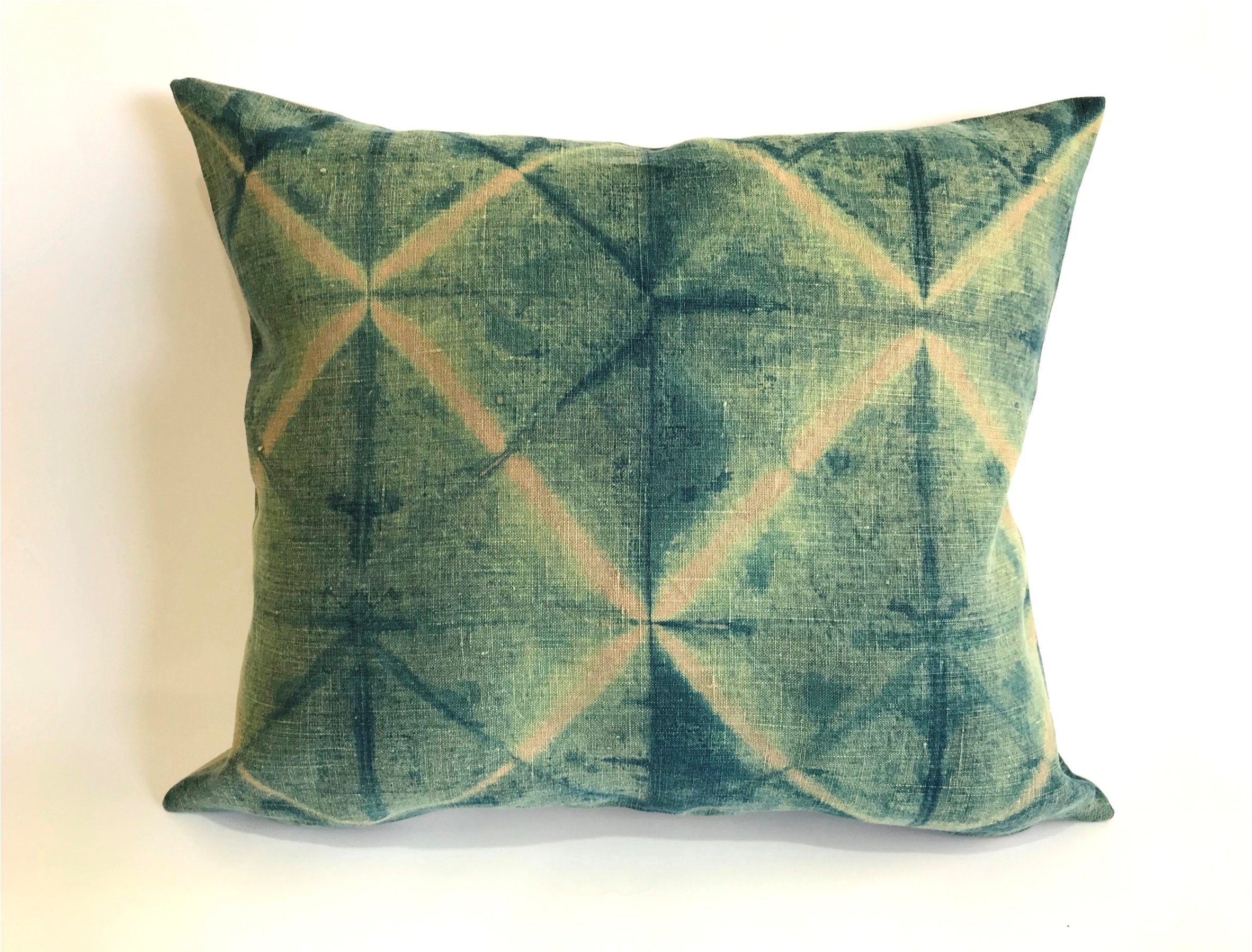  - 6.83-cojin-deco-decoracion-lino-algodon-cama-sillon-living-indigo-shibori-tintes-naturales-exlusivo-manos-del-alma-.JPG