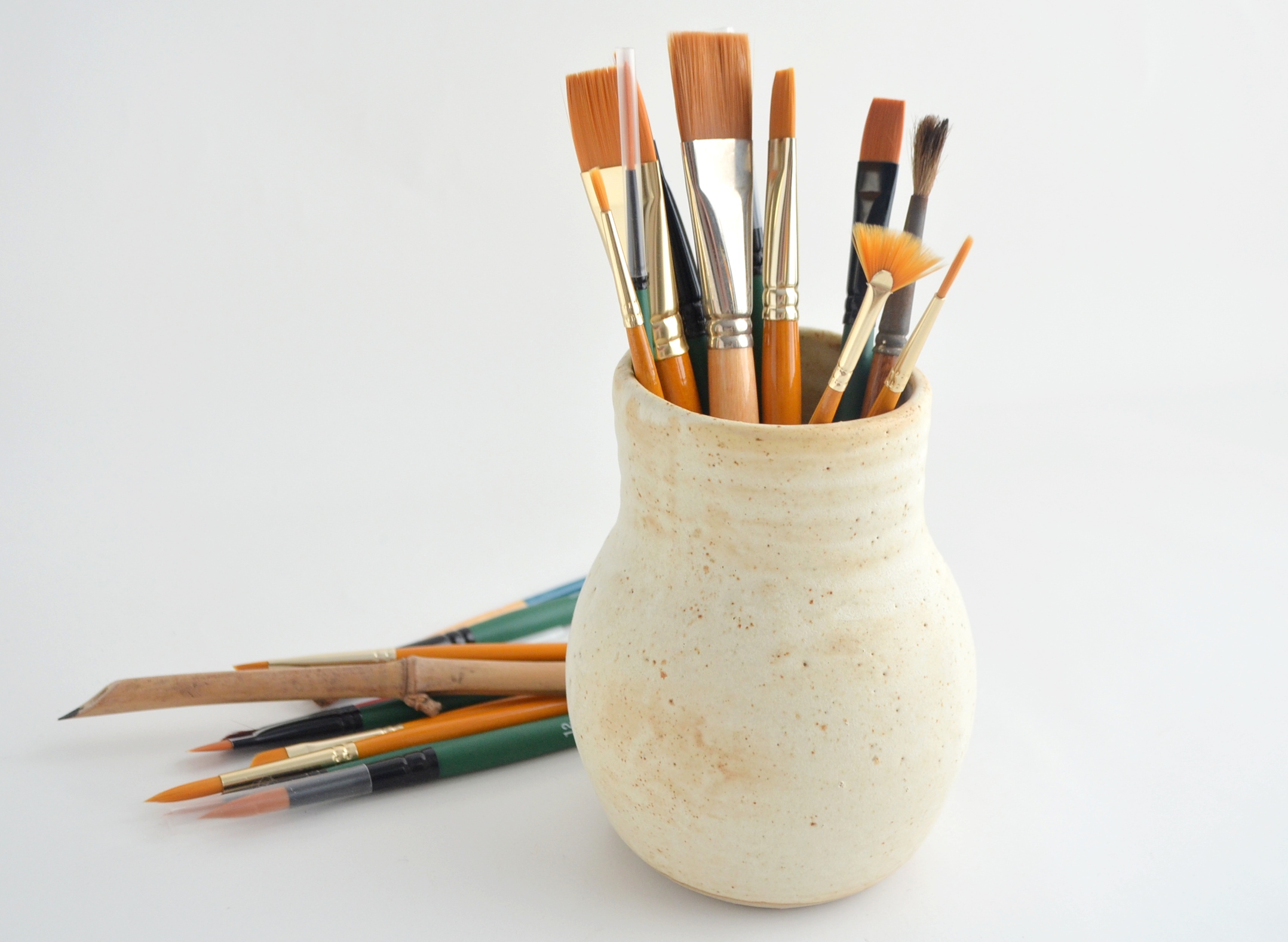  - 5.58-jarron-jarra-florero-portalapices-taller-pintura-cocina-cucharas-madera-regalo-matrimonio-mama-pintor-manos-del-alma-ceramica-gres--.jpg