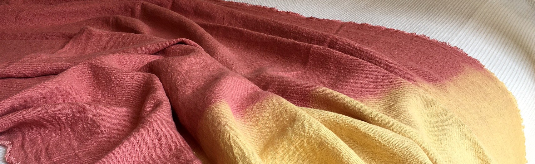  - piecera-chal-lino-rustico-deco-decoracion-atacama-tintes-naturales-palta-amanecer-atardecer-desierto-regalo-matrimonio-echarpe-manos-del-alma-coleccion-natural.jpg