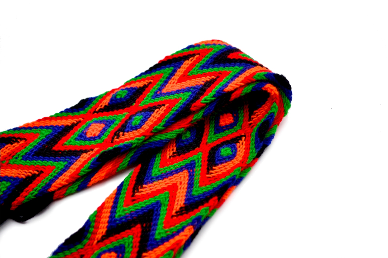  - tira_cinturón_wayú_colores_negro_naranjo_verde_rojo_con_flecos_colombia_manos_de_america.jpg