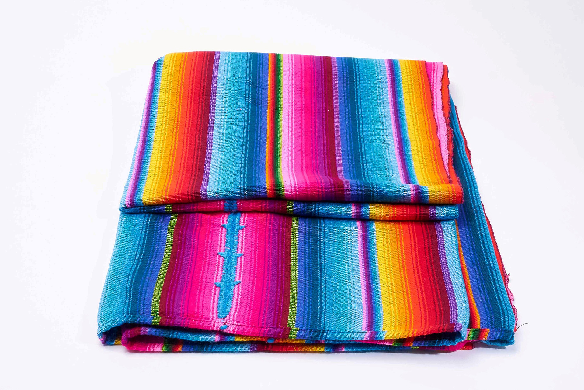  - J.10b-manta-cubrecama-piecera-tapiz-listas-color-guatemala-centroamerica-telar-andino-manos-de-america-deco-decoracion-regalos-de-matrimonio..jpg