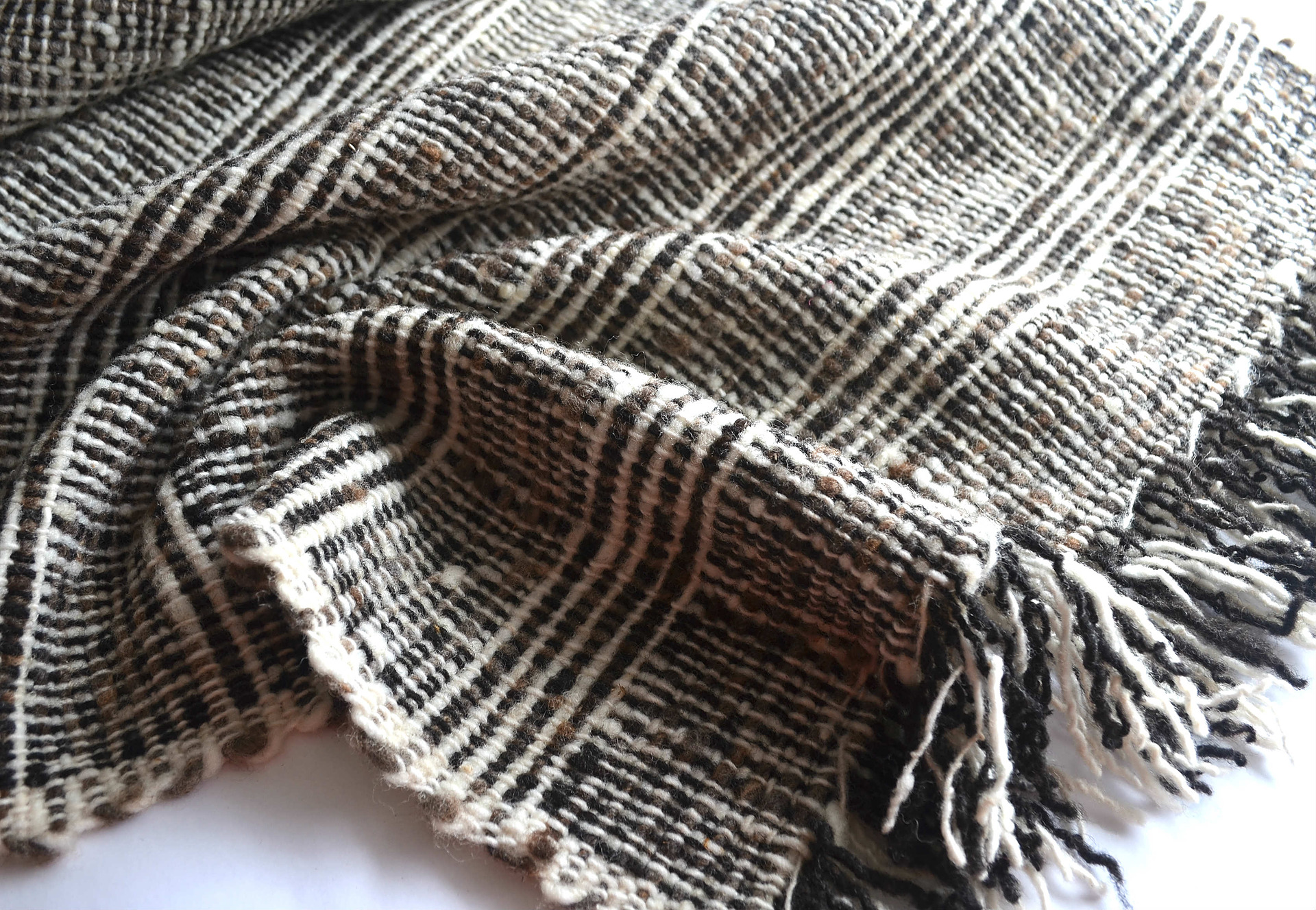  - lana-tejido-telar-mapuche-araucania-oveja-chilota-piecera-frazada-chal-manos-del-alma.jpg