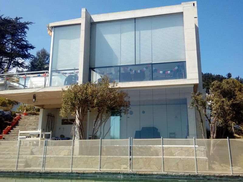 cierre_de_cortinas_de_cristal_pleagbles_en_casa_de_dos_pisos