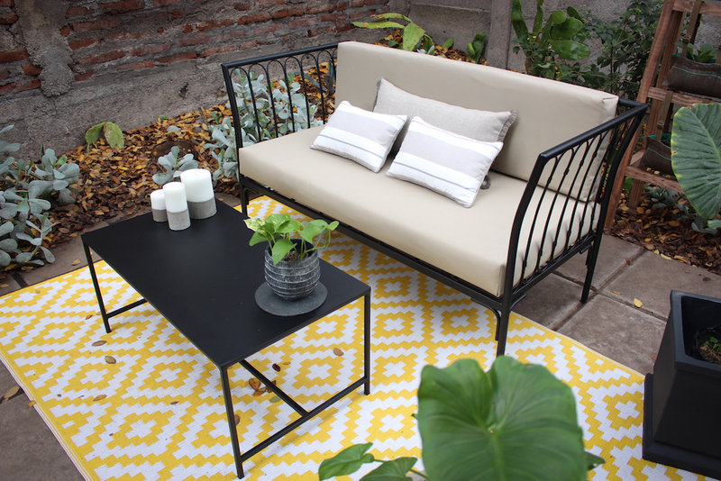 sofa de fierro de perfil tubular con contornos circulares2.jpg