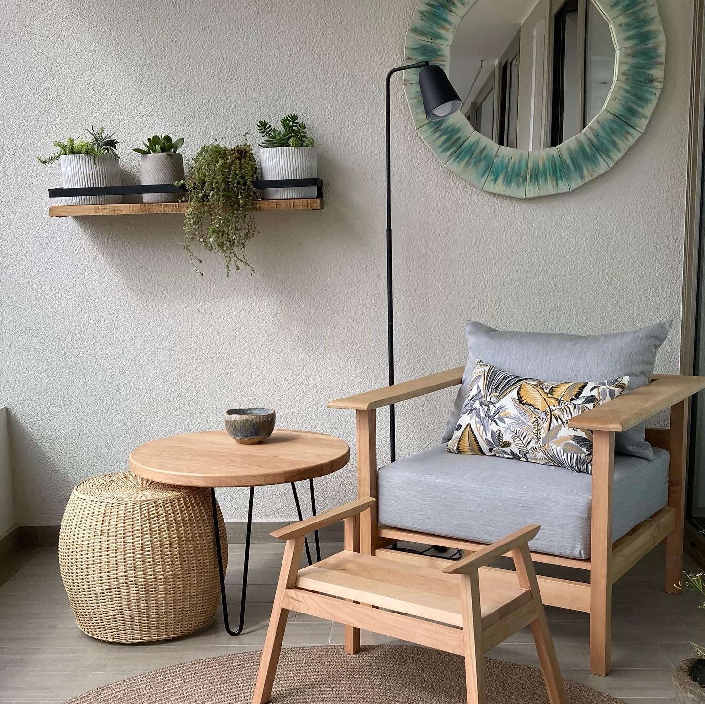 terraza_linda_en_madera_de_lenga_y_cojines_especiales_para_exterior.JPG