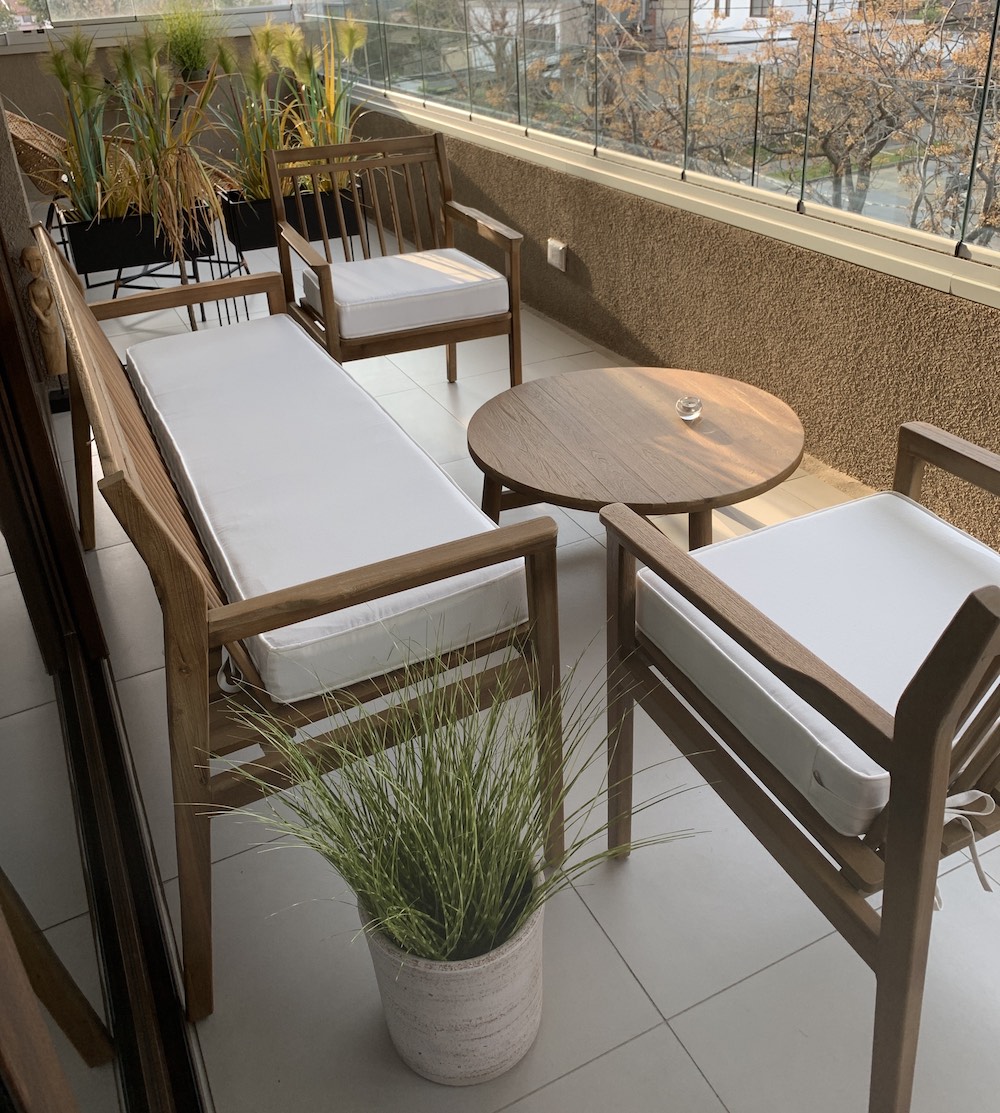 cojines_a_medida_en_color_blanco_invierno_para_muebles_de_madera.JPG
