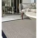 Alfombra vinílica modelo Denver de 230 x 330 cm - alfombra vinilica plastica para terraza y alto trafico color beige modelo denver borde negro ambientada.jpg