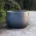 Macetero de cerámica modelo Olivillo - macetero-olivillo-gris-acero cilindrico bajo de ceramica.webp