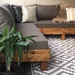 Terraza lista para espacio mínimo de 190 x 260 cm - terraza lista sofá en L y alfombra mediana color beige 2.jpg