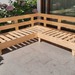 Sofá de madera de pino pulida a medida - Sofá en L de madera de pino sin cojines.jpeg