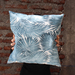 Cojines en tonos azules - cojin con palmeras celeste.jpg
