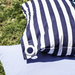 Cojín para exterior tipo puf de 90 x 90 cm - cojin tipo puf rayado blanco con azul marino.jpg