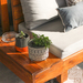 Sillón de pallet de 3 cuerpos con mesas laterales - sofa de madera de pallets de 3 cuerpos con mesas laterales y cojines 1.jpg