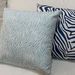 Cojines en tonos azules - cojines zebra celeste y azul.jpeg