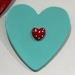 Corazones de cerámica - corazon de ceramica para colgar turquesa con corazon rojo con puntos blancos.JPG