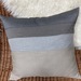 Cojines en tonos negros con blanco, grises y otros - cojin decorativo cuadrado con franjas en distintos tonos de grises.JPG