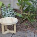Mesa circular de madera de pallets reciclados - mesa redonda de madera pallet con patas cruzadas  de 45 cm de diametro.jpeg