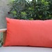 Cojín decorativo de exterior premium de 70 por 35 cm - cojin rectangular rojo italiano repelente al agua.jpeg