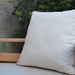Cojín decorativo de exterior premium de 50 por 50 cm - cojin blanco con flecos.jpeg