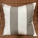 Cojín decorativo de exterior premium de 50 por 50 cm - cojin decorativo cuadrado especial para exterior rayado taupe con blanco.jpg