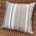 Cojín decorativo de exterior premium de 50 por 50 cm - cojin decorativo cuadrado de exterior rayado en tonos taupe y beige.jpg