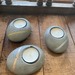 Posavela de concreto con forma de piedra - portavelas de hormigon pulido con rayas de colores.jpeg