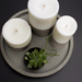 Bandeja decorativa de hormigón - centro de mesa de hormigon con velas y cuenco de ceramica de gres con suculenta1.jpg