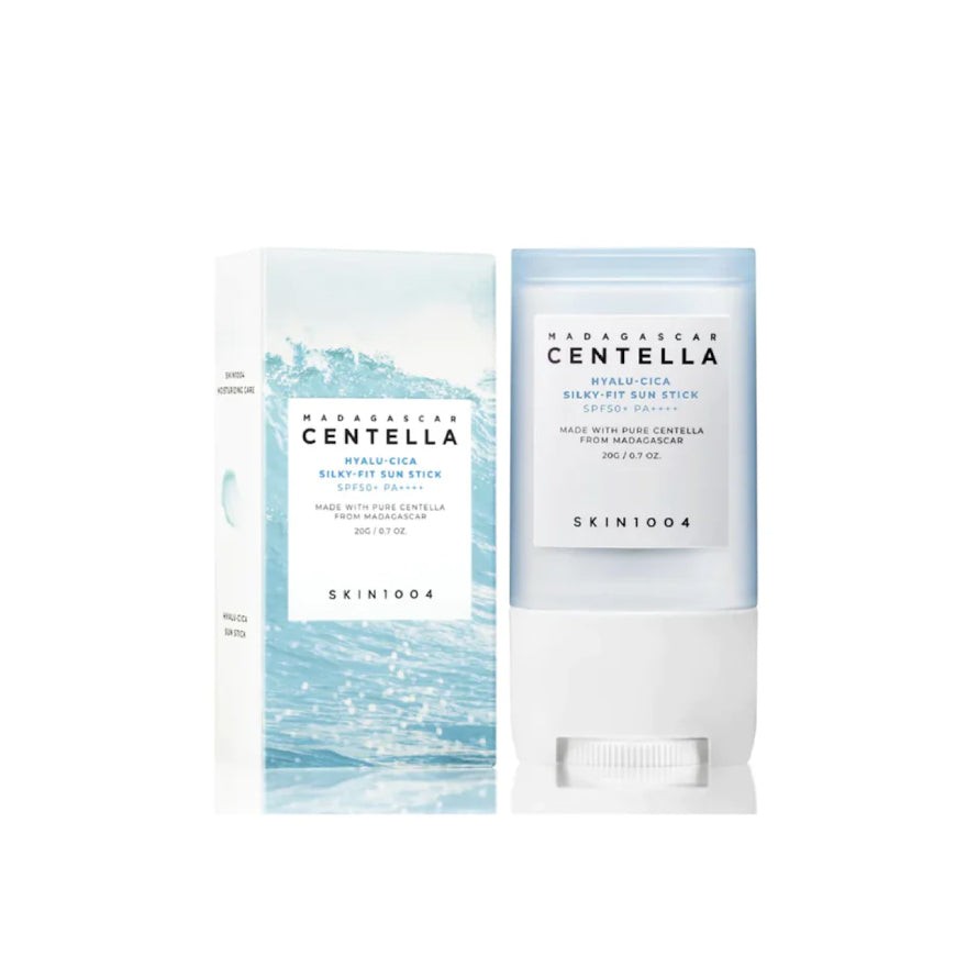 Protector solar en barra SKIN1004 Hyalu-Cica Silky Fit Sun Stick junto a su caja.