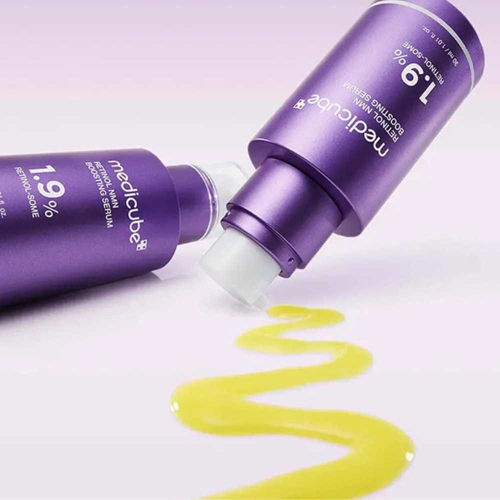 Frascos de Medicube Retinol Boosting Serum con su textura amarilla.