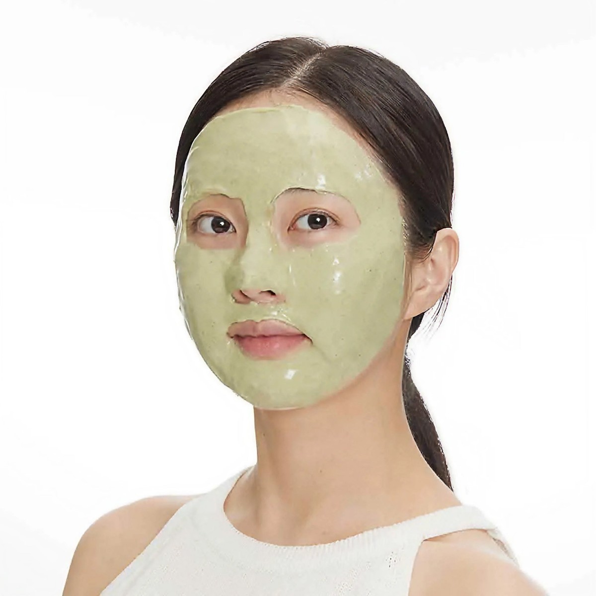 Modelo con la mascarilla VT Reedle Shot Ex Cica Modeling Pack sobre el rostro.