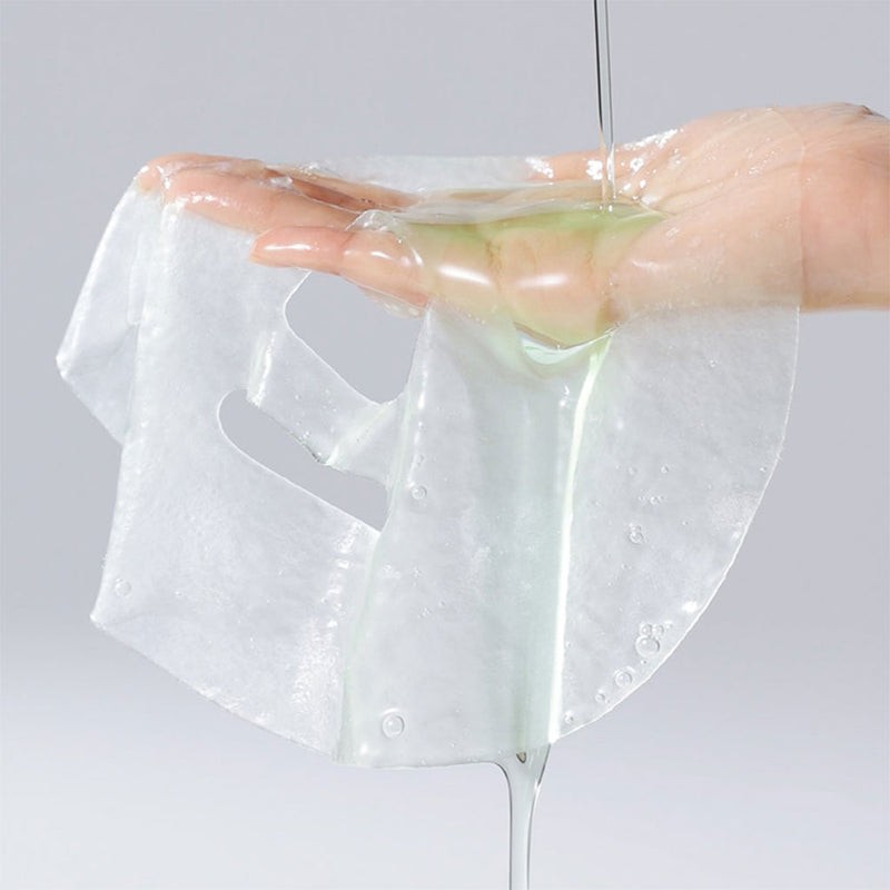 Lámina transparente de Celimax The Real Cica Calming Mask empapada en esencia.