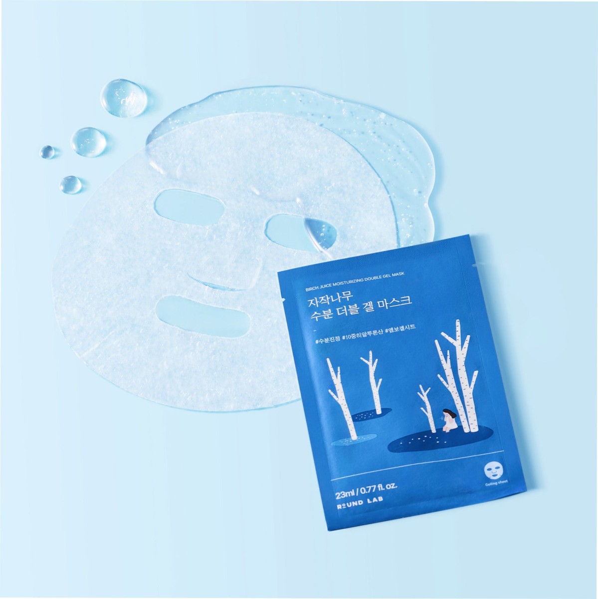 Lámina transparente de hidrogel de Round Lab Birch Juice Moisturizing Double Gel Mask junto a su sobre.