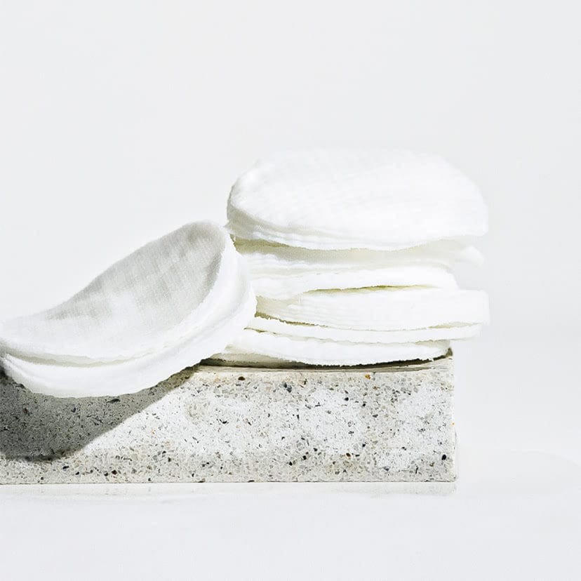 Detalle de los pads de doble textura de Celimax JIWOOGAE Heartleaf BHA Peeling Pad.