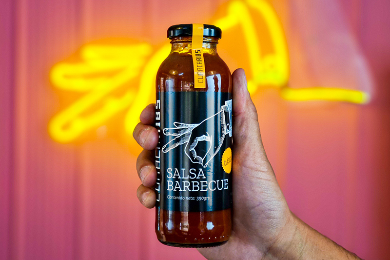 Botella de salsa barbecue artesanal estilo Kansas