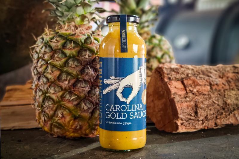 Botella de salsa barbecue artesanal en base a mostaza, piña ahumada y mostaza