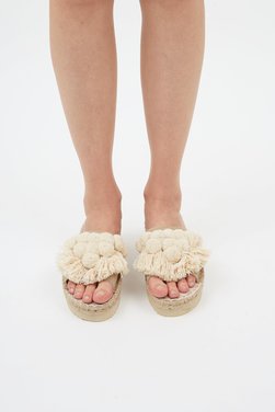 Sandalia PomPon Beige - Sandalia Pompon Beige  .jpg