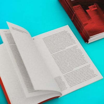 En bruto. A propósito de los modelos matéricos exhibidos en cuatro exposiciones internacionales de arquitectura chilena contemporánea