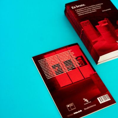 En bruto. A propósito de los modelos matéricos exhibidos en cuatro exposiciones internacionales de arquitectura chilena contemporánea